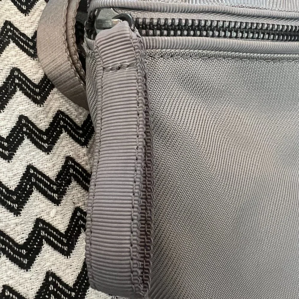 Dark Chrome lululemon Go Lightly Belt Bag - Picture 4 of 11